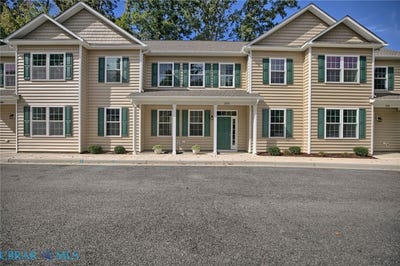 /international/us/203-patriots-village-court-west-point-va-110110216107/