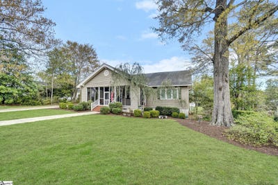 /international/us/203-s-adair-street-clinton-sc-110106549601/