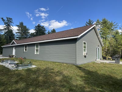 /international/us/241-new-vineyard-road-farmington-me-110119749756/