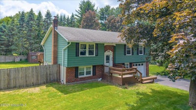 /international/us/22-teakwood-drive-clifton-park-ny-110100315762/