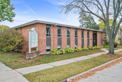 /international/us/828-cherry-street-green-bay-wi-110103326758/