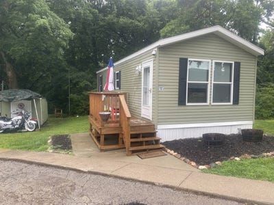/international/us/212-anker-lane-germantown-hills-il-110100379122/