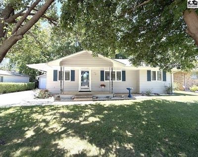 /international/us/305-s-maple-st-inman-ks-110108906863/