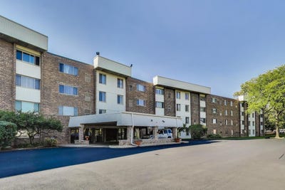 /international/us/841-n-york-street-elmhurst-il-110105044371/
