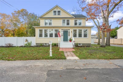 /international/us/64-vernon-avenue-mastic-ny-110103378462/