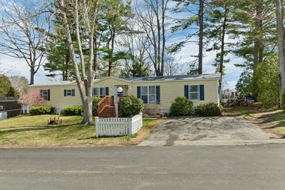 /international/us/7-n-dewberry-lane-rochester-nh-110107653158/