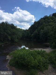 /international/us/1944-crossings-view-road-paw-paw-wv-110100756253/?lang=zh-tw