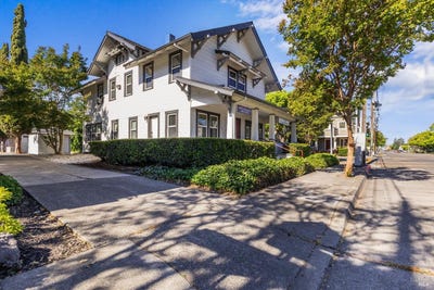 /international/us/700-college-avenue-santa-rosa-ca-110099923941/