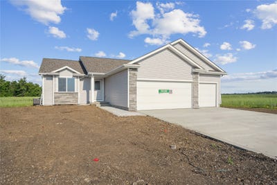 /international/us/2410-spruce-street-granger-ia-110097934722/