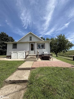 /international/us/2907-220th-street-dow-city-ia-110108931640/