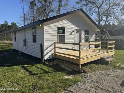 /international/us/902-dicks-street-bay-saint-louis-ms-110098188541/?lang=id