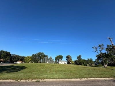 /international/us/900-6th-st-springfield-sd-110108908858/