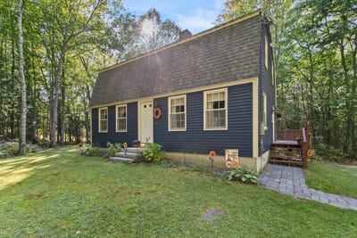 /international/us/29-drinkwater-point-road-yarmouth-me-110119967352/