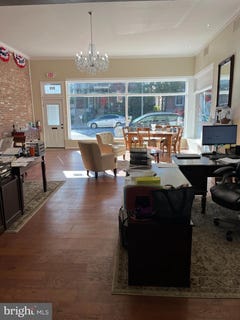/international/us/325-e-market-street-york-pa-110103057572/