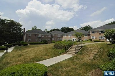 /international/us/5-heights-road-ridgewood-nj-110106587025/