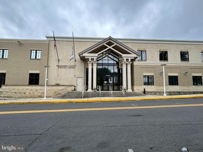 /international/us/33-s-high-street-romney-wv-110098131006/