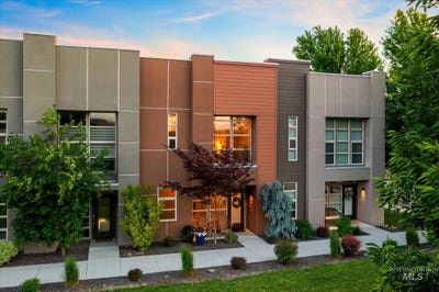 /international/us/10267-w-carlton-bay-dr-garden-city-id-110108533267/