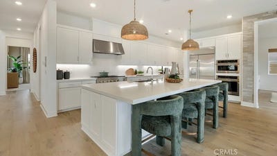 /international/us/24337-camino-oceano-valencia-ca-110107867984/
