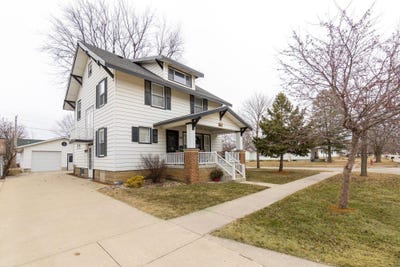 /international/us/301-w-sycamore-street-dunkerton-ia-110102659396/