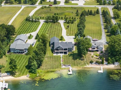 /international/us/4790-s-sunset-ski-cove-traverse-city-mi-110109351655/