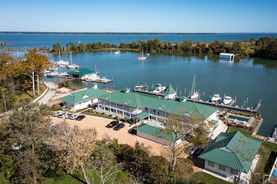 /international/us/26-oyster-road-urbanna-va-110120854837/