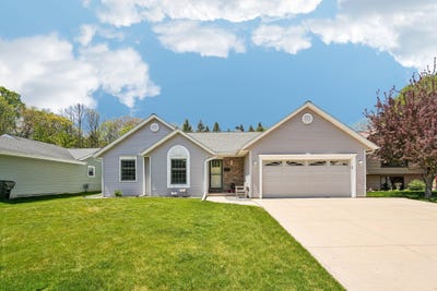 /international/us/1202-green-tree-rd-west-bend-wi-110108165354/