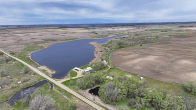 /international/us/2541-29th-st-ne-martin-nd-110108771648/