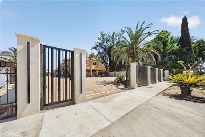 /international/us/7940-atoll-avenue-north-hollywood-ca-110120093108/