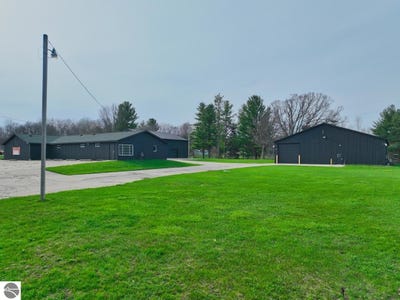 /international/us/11616-nw-monroe-road-riverdale-mi-110107463793/