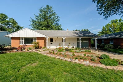 /international/us/921-vale-street-bloomington-il-110108358802/