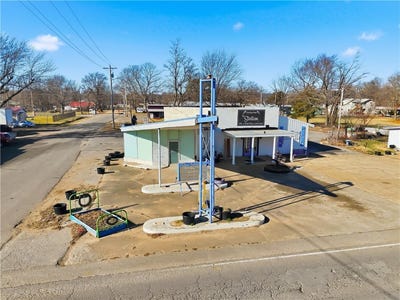 /international/us/326-s-2nd-street-stilwell-ok-110102921778/