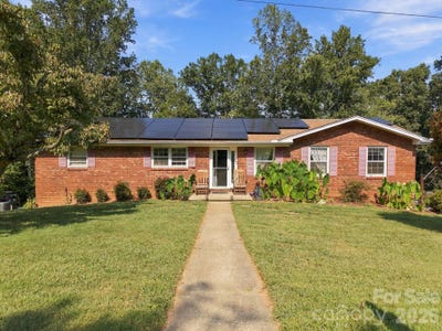 /international/us/7-fieldcrest-circle-asheville-nc-110119964069/