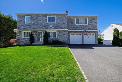 /international/us/140-baltimore-avenue-massapequa-ny-110108179058/