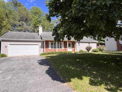 /international/us/7-sweetbriar-lane-queensbury-ny-110108501934/