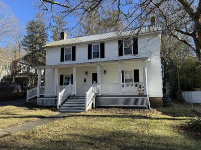 /international/us/154-lee-street-lewisburg-wv-110104610959/