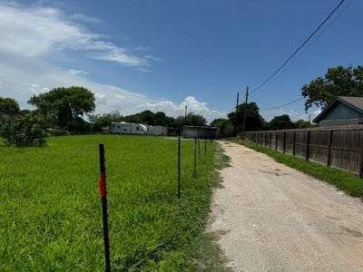 /international/us/140-doyle-drive-portland-tx-110120449247/