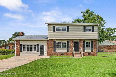 /international/us/407-thomas-drive-jacksonville-nc-110100722651/