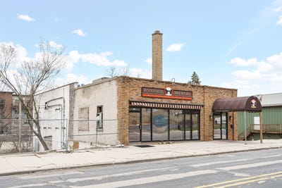 /international/us/255-s-main-st-west-bend-wi-110107508145/