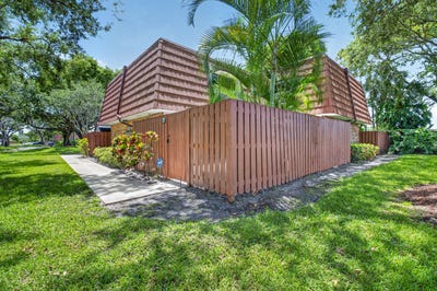 /international/us/1565-augusta-circle-delray-beach-fl-110108736031/