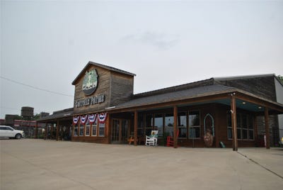 /international/us/405-407-409-e-central-a-central-comanche-tx-110092222001/