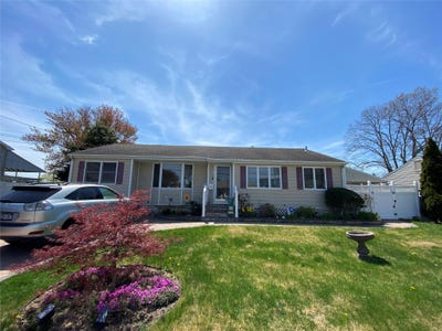 /international/us/102-thomas-street-brentwood-ny-110098964817/