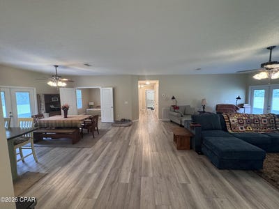 /international/us/594-green-bay-road-chipley-fl-110110279599/