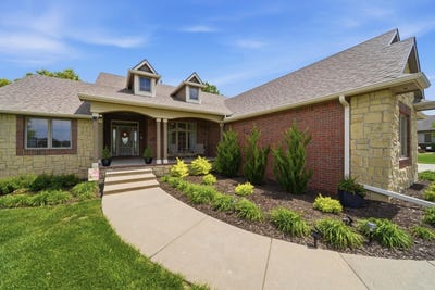 /international/us/1210-e-rolling-hills-dr-augusta-ks-110107843220/