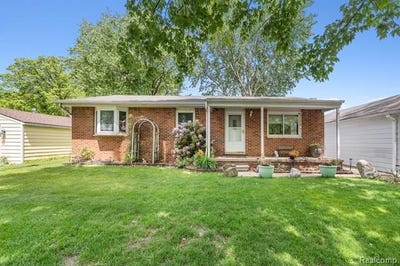 /international/us/588-illinois-street-oceola-twp-mi-110108417364/