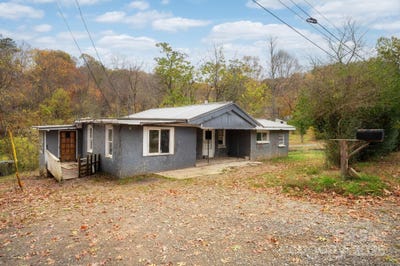 /international/us/226-mount-allen-heights-black-mountain-nc-110103324645/