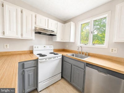 /international/us/22026-gloucester-court-lexington-park-md-110107549171/