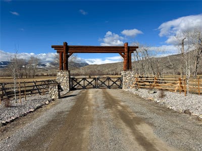 /international/us/100-snowberry-path-melrose-mt-110099079706/
