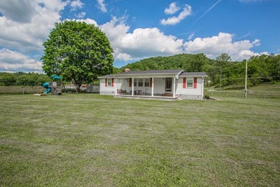 /international/us/250-e-fourth-avenue-lester-wv-110108393721/