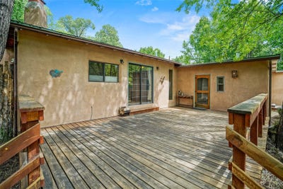 /international/us/104-guthrie-lane-taos-nm-110100579060/