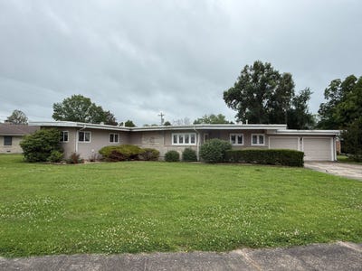 /international/us/511-montgomery-circle-carmi-il-110108655837/